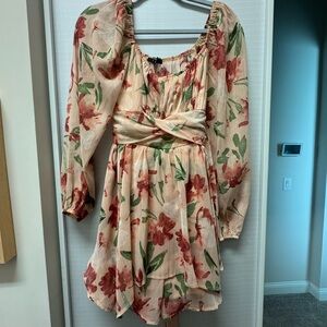 Floral romper size medium from Vici. Brand new never worn. Brand is “Fore”